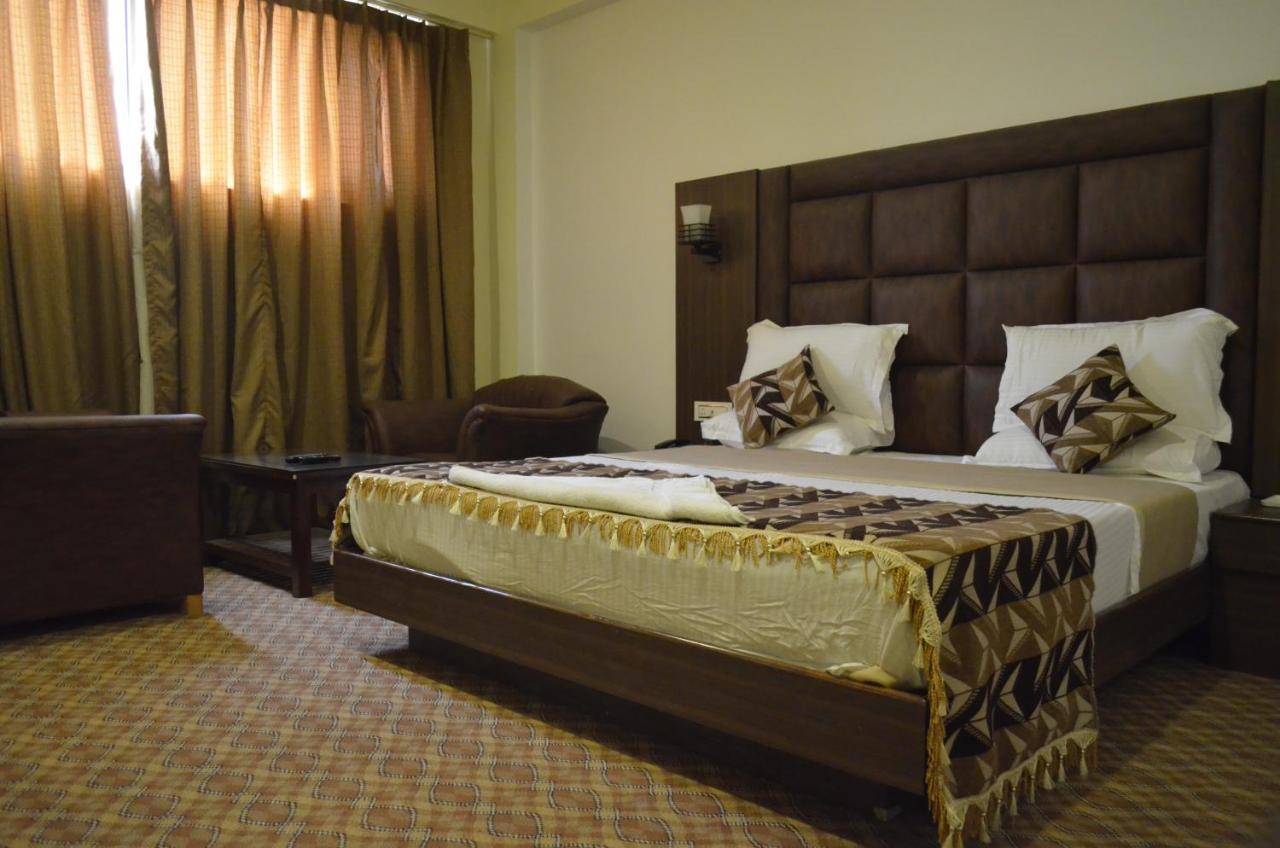 Hotel The Valley View Kashmir Srīnagar エクステリア 写真